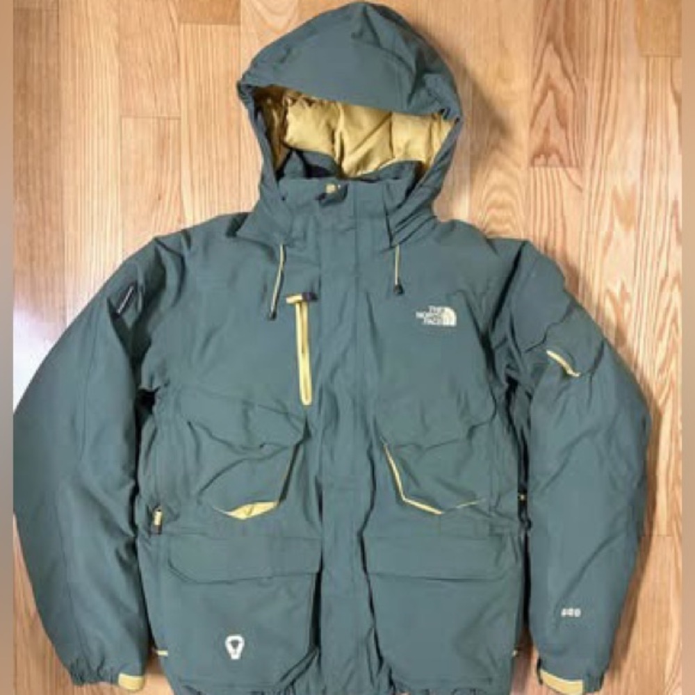 The North Face Men’s Recco 600 Puffer Ski Jacket: Medium (used)